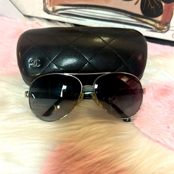 Chanel 4195-Q Aviator Sunglasses with Quilted Lambskin Case - Picture 1 of 10